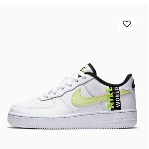 LIKE NEW NIKE AIR FORCE 1 LV8 1 WORLDWIDE WHITE AUTHENTIC SHOES SIZE W 8.5/Y 7